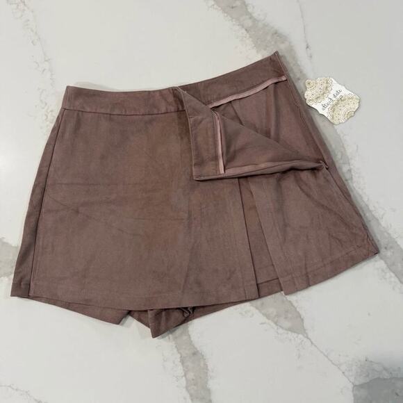 Altar’d State NWT Crossover Faux Suede Mini Skort Skirt Women's Large Mushroom - Picture 4 of 8